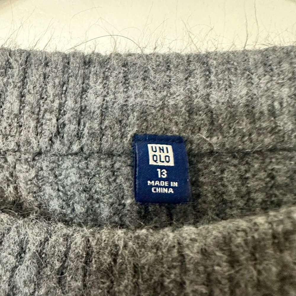 Uniqlo Kids Charcoal Crewneck Sweater - Picture 3 of 4